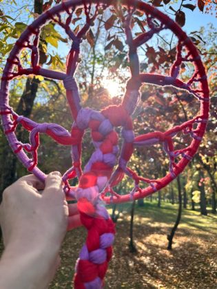 Родорад на фоне природы